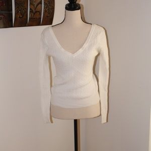 Sweet Romeo, V-neckline in the front and back